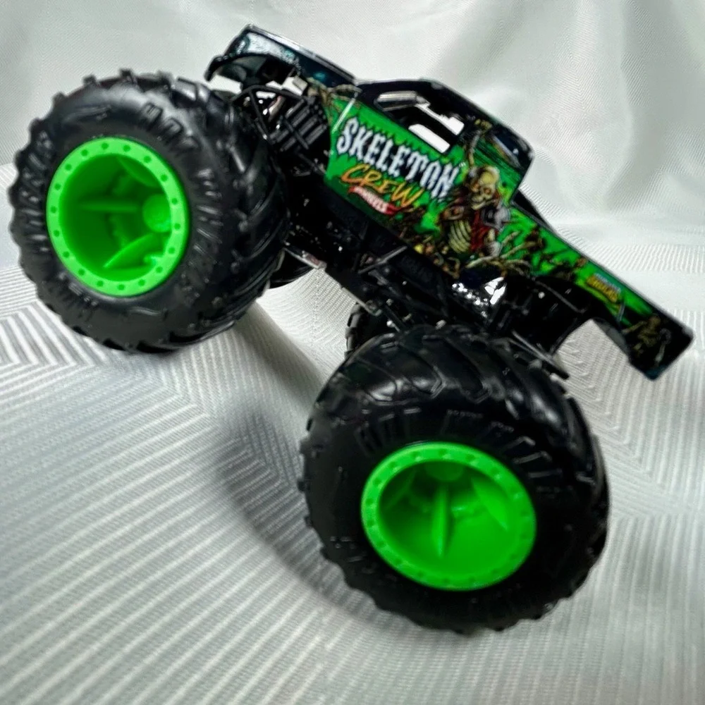 Lot of 5 Hot Wheels Monster Jam Trucks 1:64 - Various incl.Grave Digger 40 Anniv